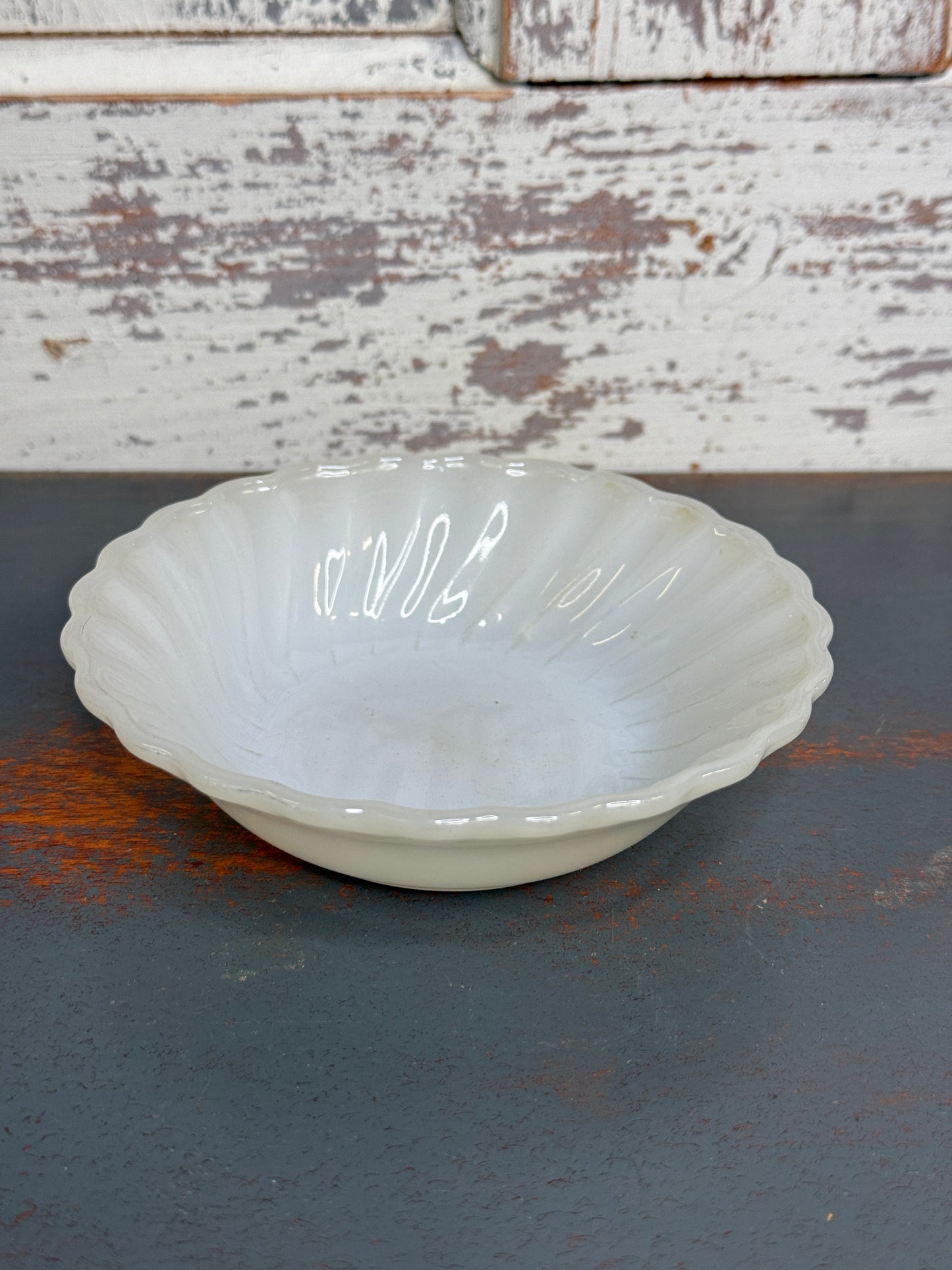Vintage Anchor Hocking White Milk Glass Small Scallop Dessert Dish (A1)
