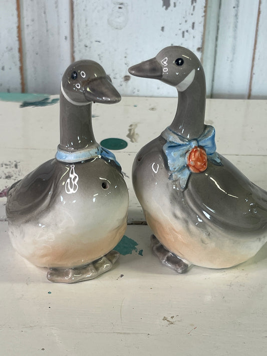 Vintage Josef Original Gray Geese With Bow Salt Shakers - Made In Korea