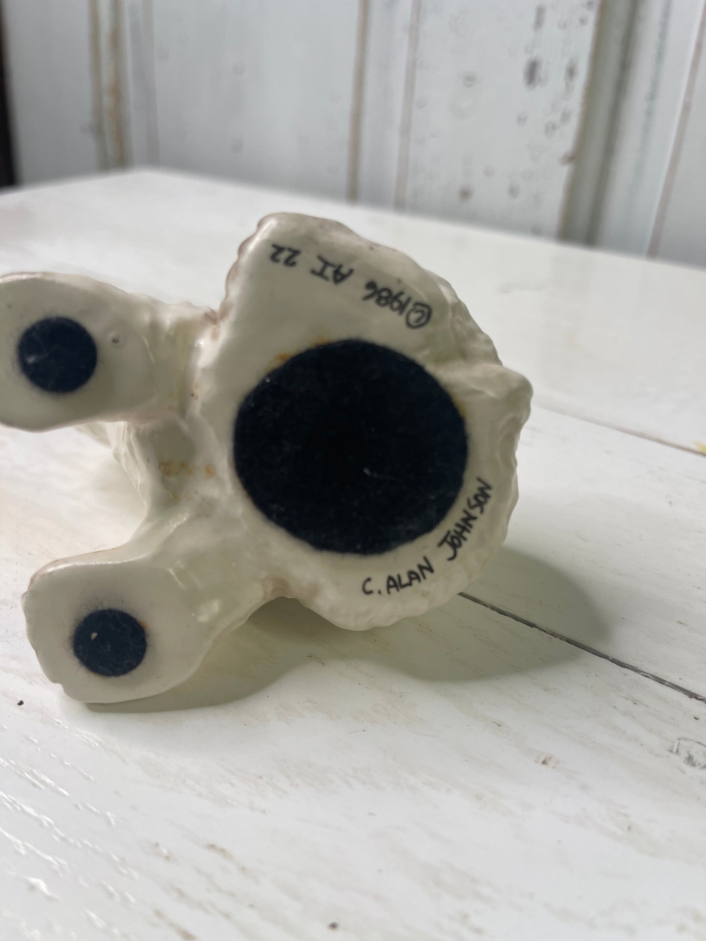 Vintage 1986 C. Alan Johnson Polar Bear Figurine (B2)