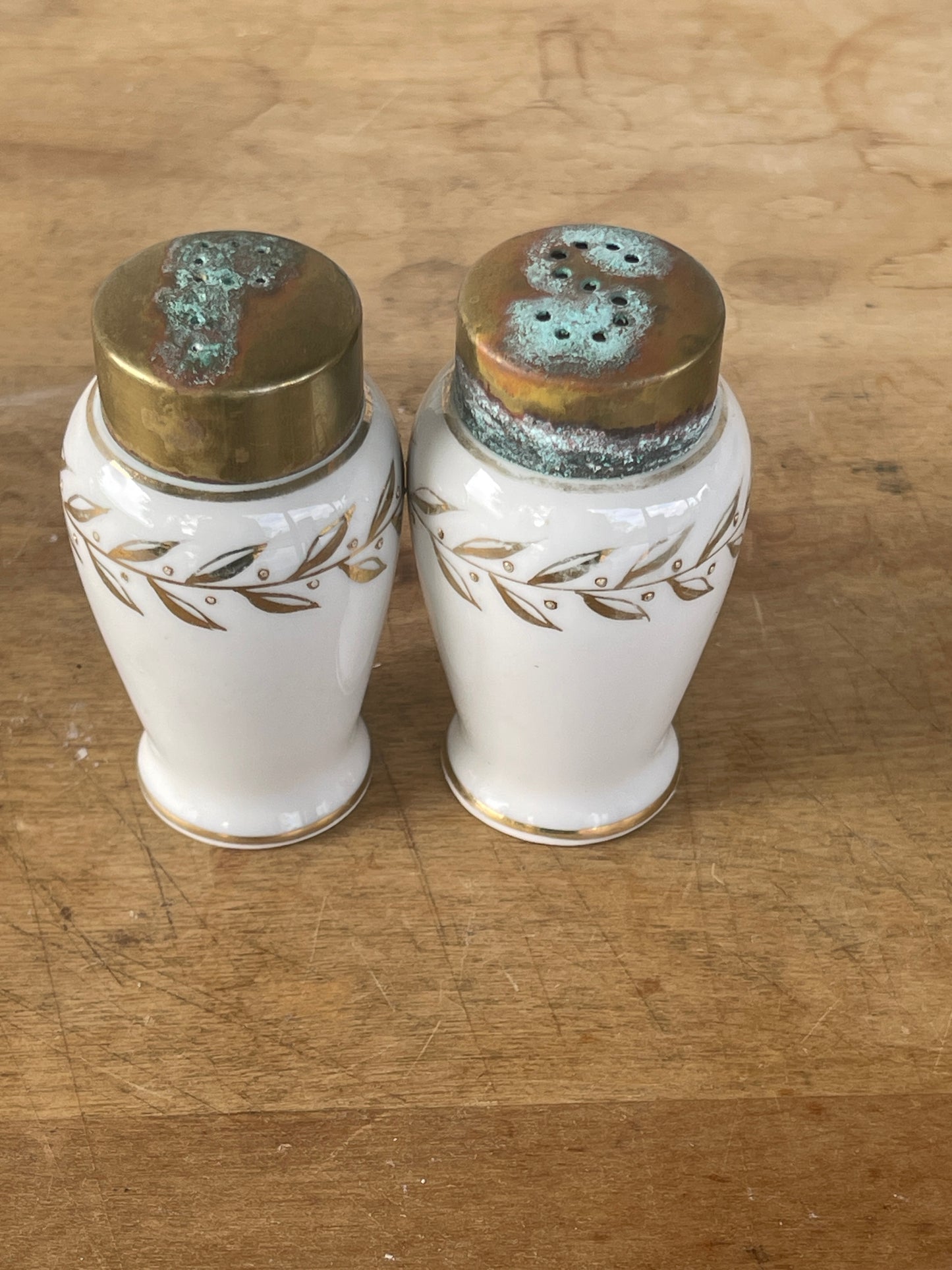 Vintage Lefton China Salt/Pepper Shaker with Copper Tops