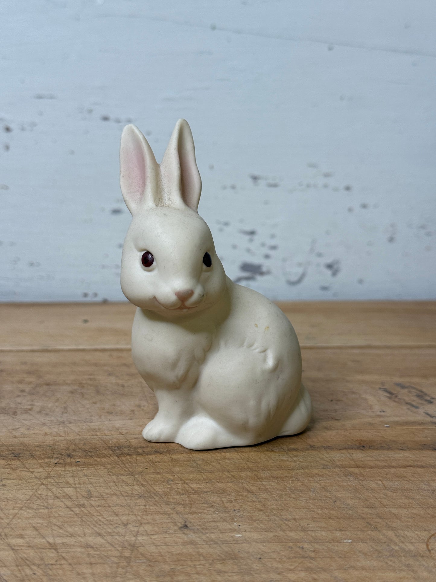 Vintage Mexican Porcelain Bunny Figurine (A2)