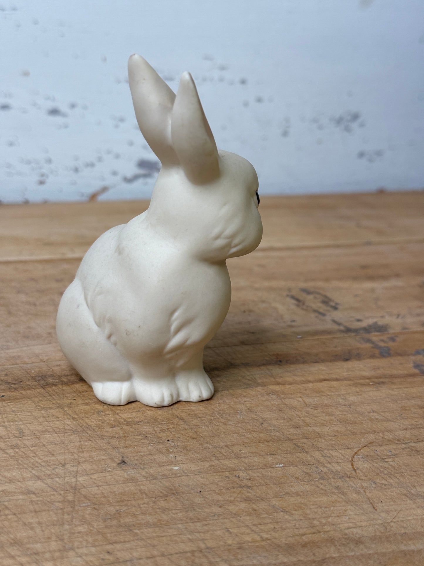 Vintage Mexican Porcelain Bunny Figurine (A2)